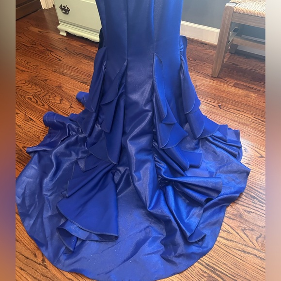 Ritzee Prom formal dress
🌼OFFERS WELCOME🌼
CLOSET CLEANOUT👗 - Picture 7 of 11